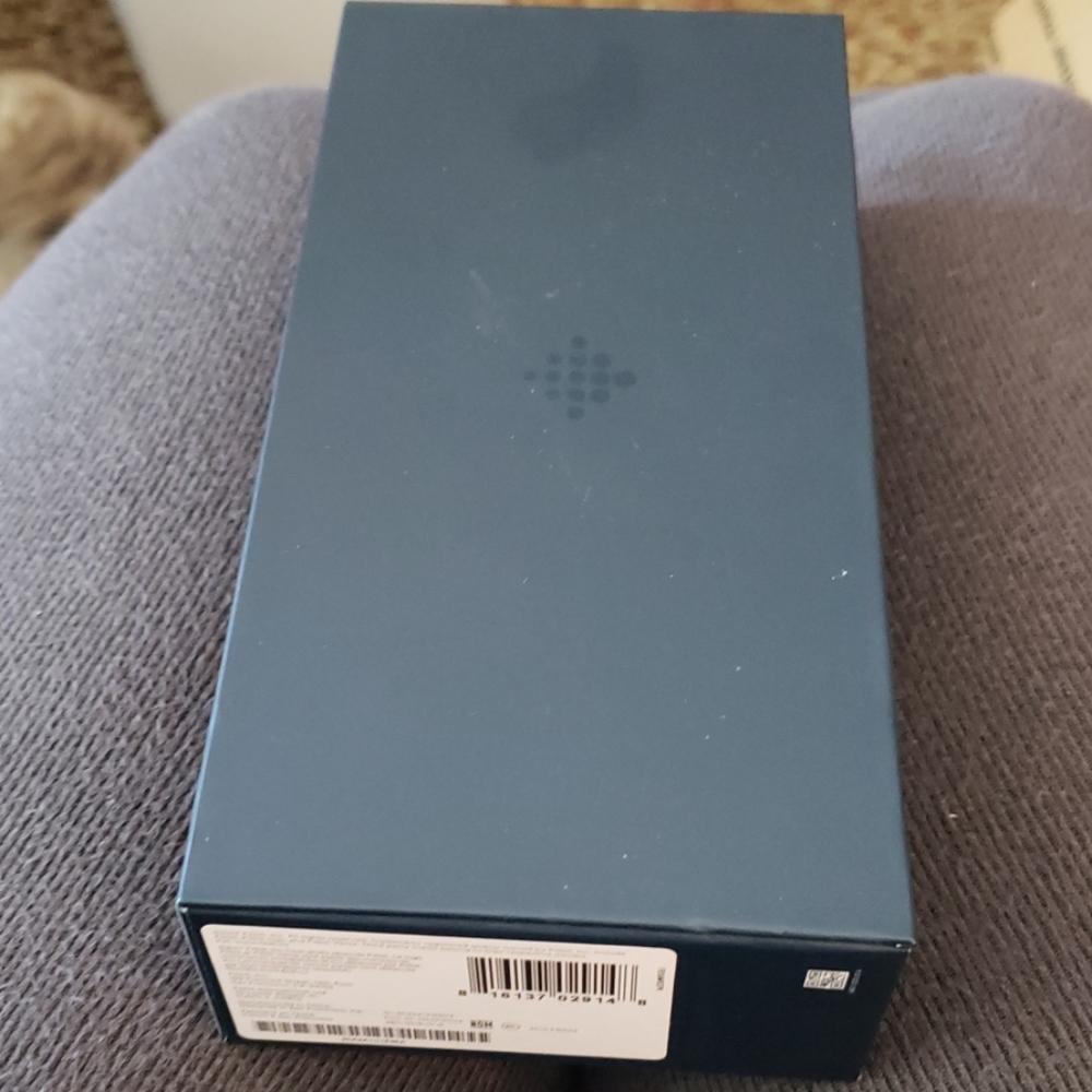 Fitbit versa box